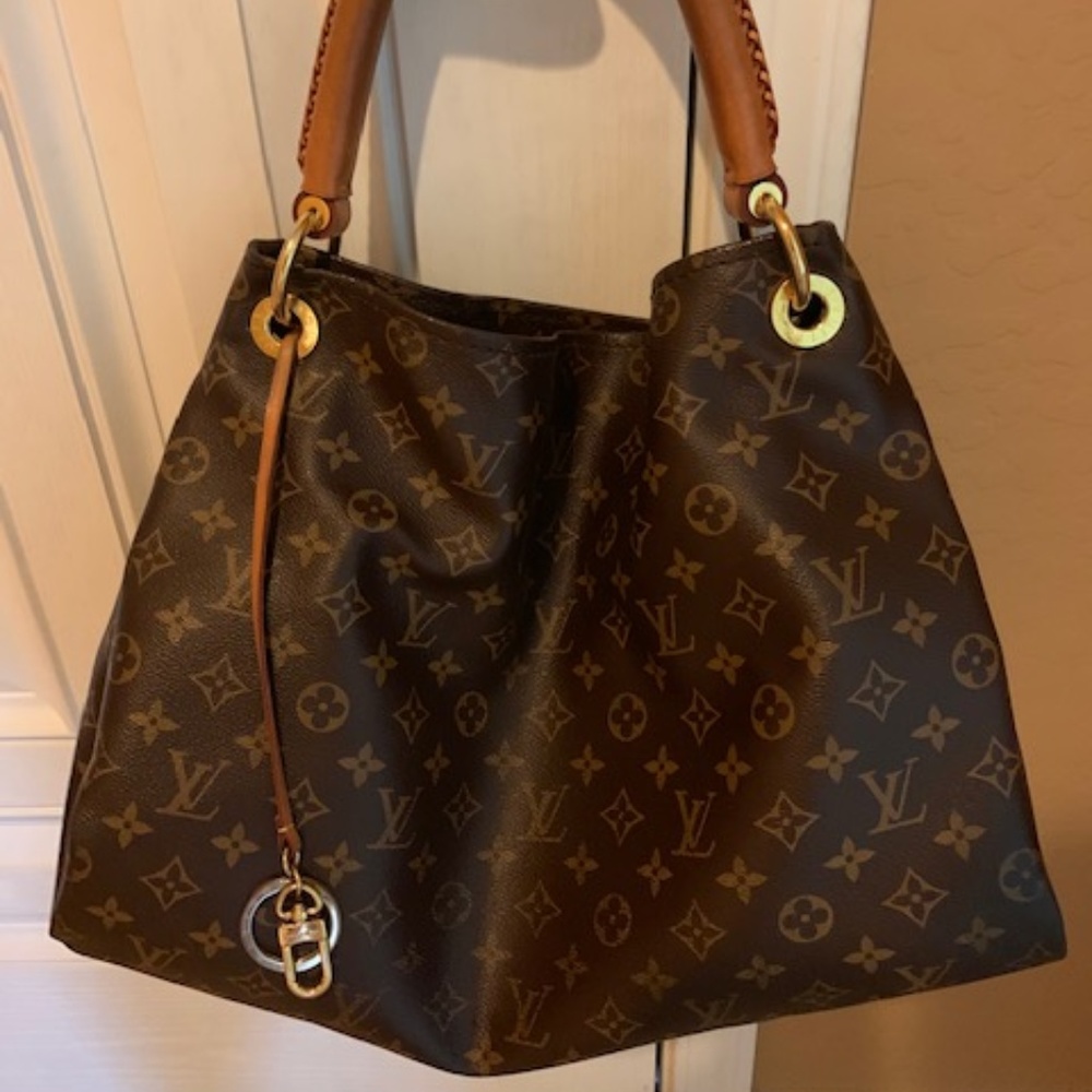 Louis Vuitton Artsy MM